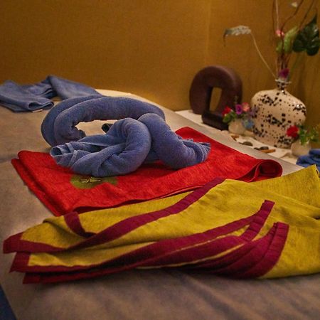 Millennium Hotel & Convention Centre Kuwait Kuwait City Екстер'єр фото A massage bed