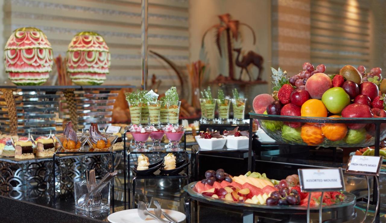 Millennium Hotel & Convention Centre Kuwait Kuwait City Екстер'єр фото A dessert buffet