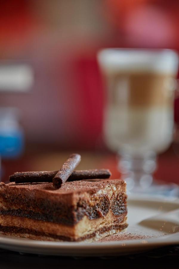 Millennium Hotel & Convention Centre Kuwait Kuwait City Екстер'єр фото Chocolate and beer