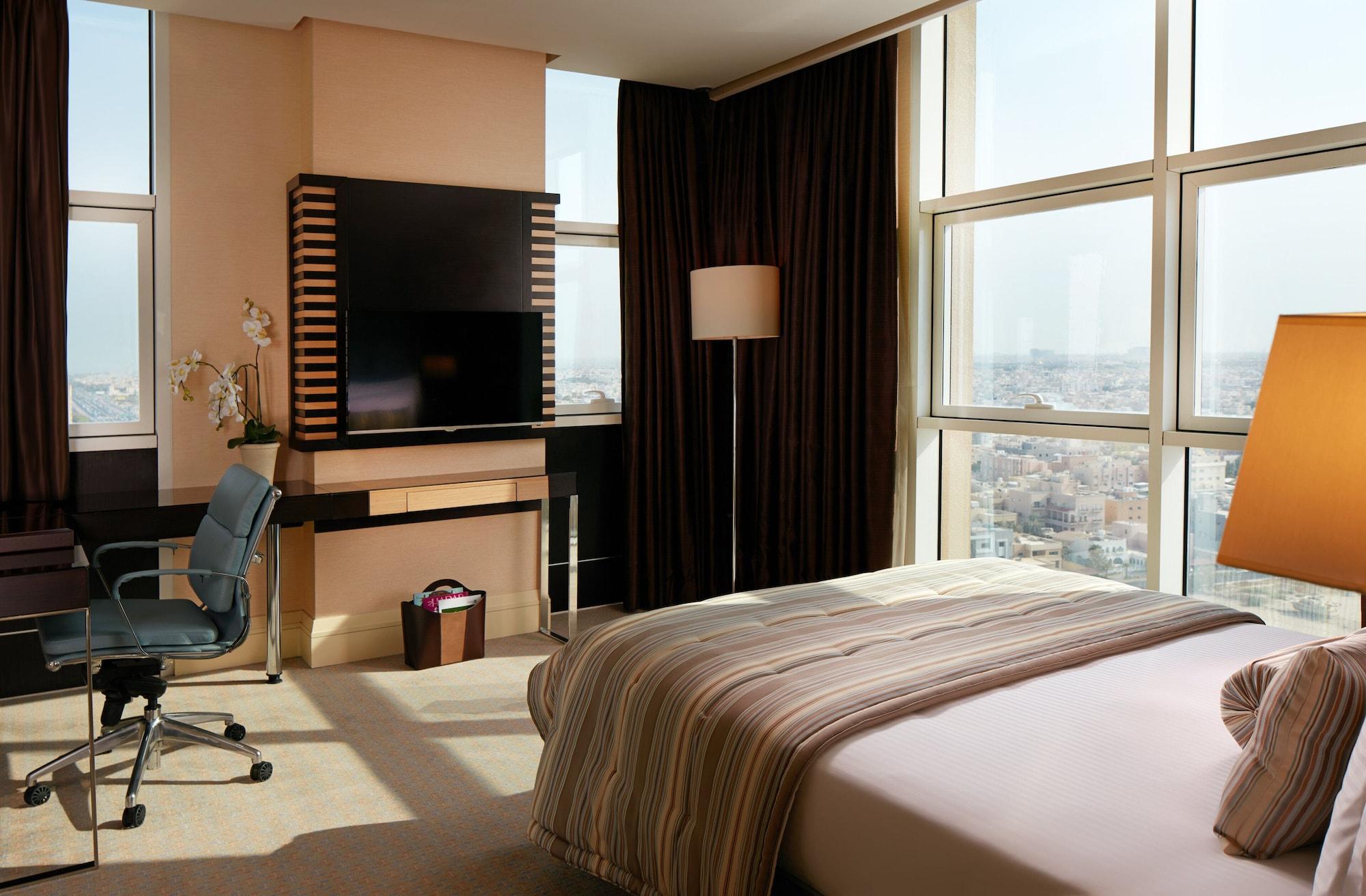 Millennium Hotel & Convention Centre Kuwait Kuwait City Екстер'єр фото A bedroom at the Ritz-Carlton, DIFC