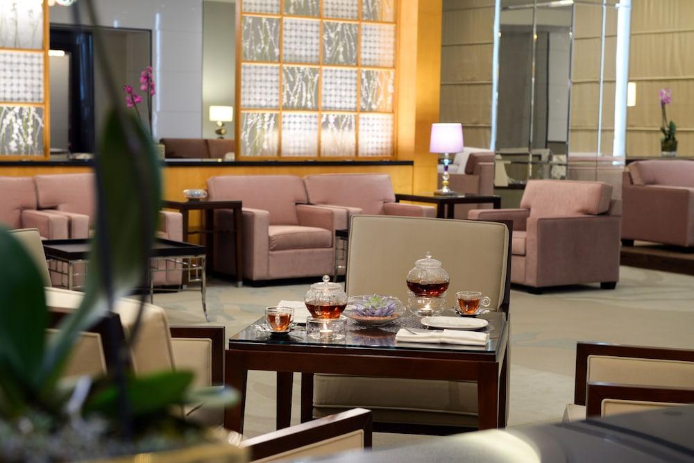 Millennium Hotel & Convention Centre Kuwait Kuwait City Екстер'єр фото The lounge at the airport