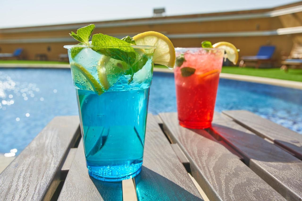 Millennium Hotel & Convention Centre Kuwait Kuwait City Екстер'єр фото Blue Hawaii (left) and Hurricane (right)