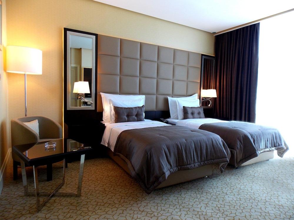Millennium Hotel & Convention Centre Kuwait Kuwait City Екстер'єр фото A room at the hotel