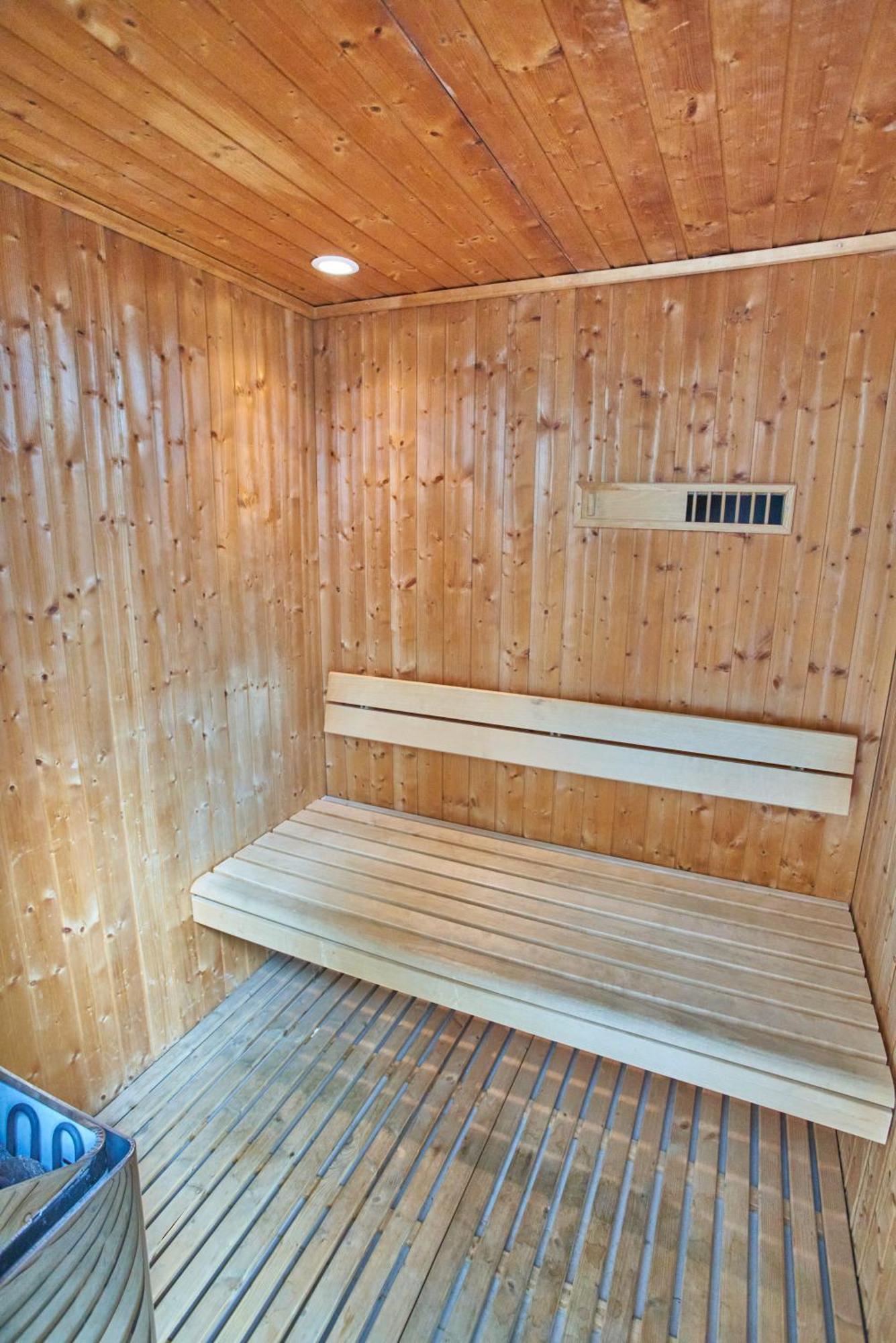 Millennium Hotel & Convention Centre Kuwait Kuwait City Екстер'єр фото A modern Finnish sauna