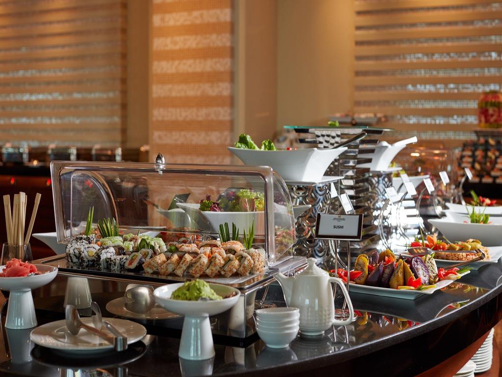 Millennium Hotel & Convention Centre Kuwait Kuwait City Екстер'єр фото A buffet at a hotel