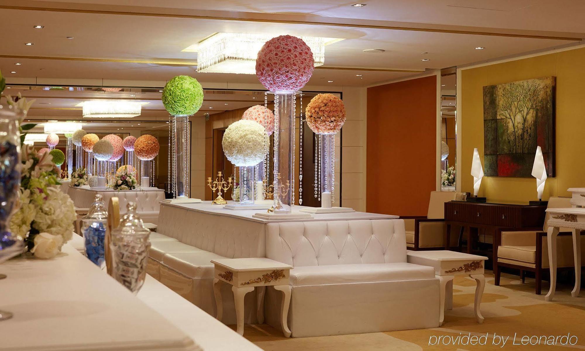 Millennium Hotel & Convention Centre Kuwait Kuwait City Екстер'єр фото The lobby of the hotel