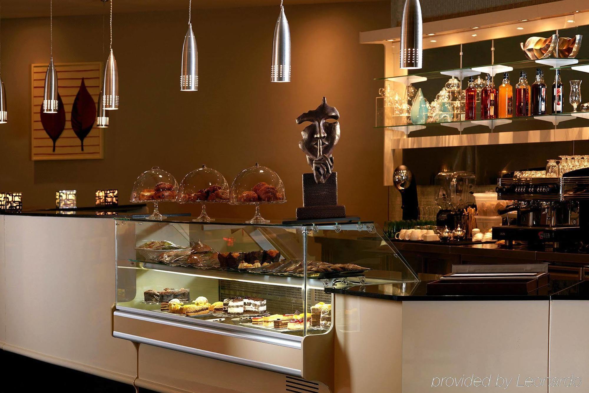 Millennium Hotel & Convention Centre Kuwait Kuwait City Екстер'єр фото A pastry display case