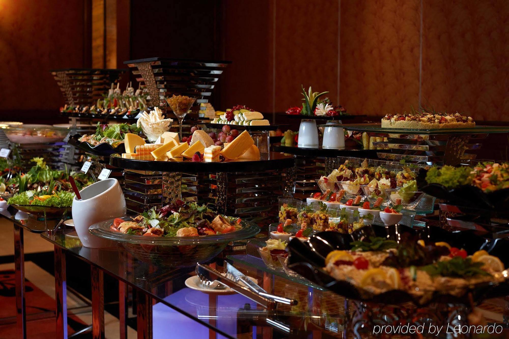 Millennium Hotel & Convention Centre Kuwait Kuwait City Екстер'єр фото A buffet at a hotel