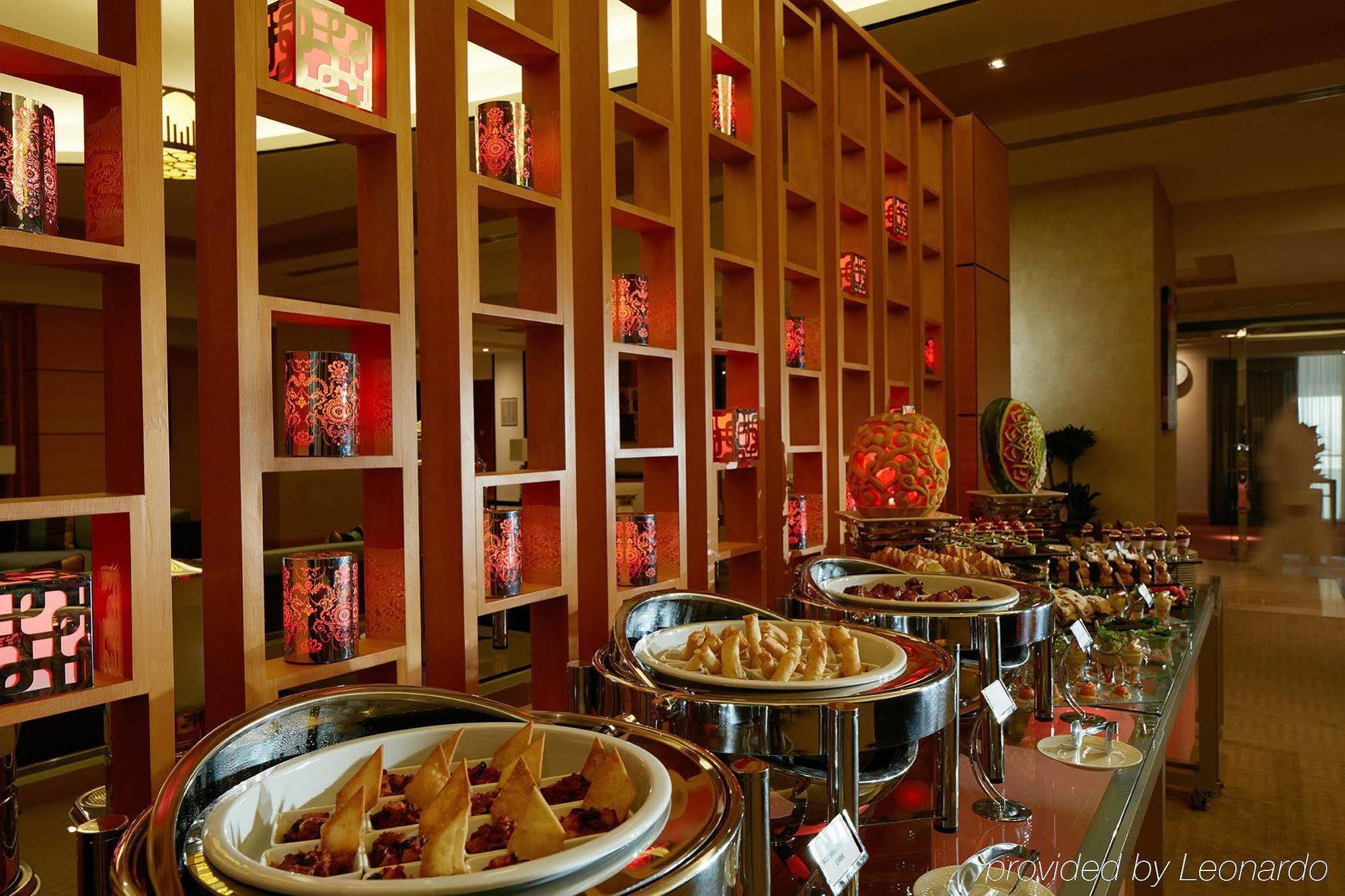 Millennium Hotel & Convention Centre Kuwait Kuwait City Екстер'єр фото A buffet at a hotel
